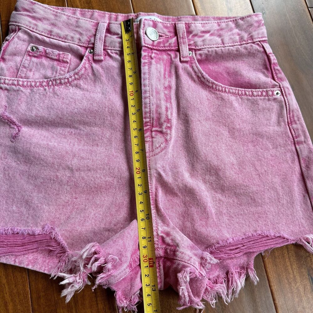 Women’s Pink Distressed Shorts Raw Hem Cutoff Denim Co Size 2 High Rise - Picture 6 of 8